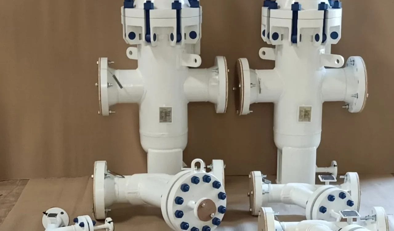 quick opening closure for oil & gas pipelines