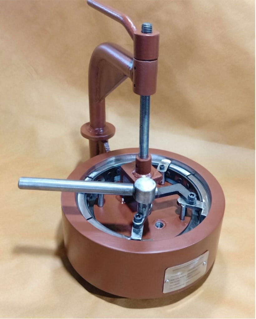 bandlock type quick opening closure